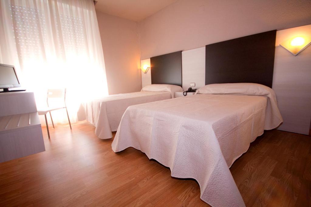 Hotel Fornos Калатаюд Стая снимка